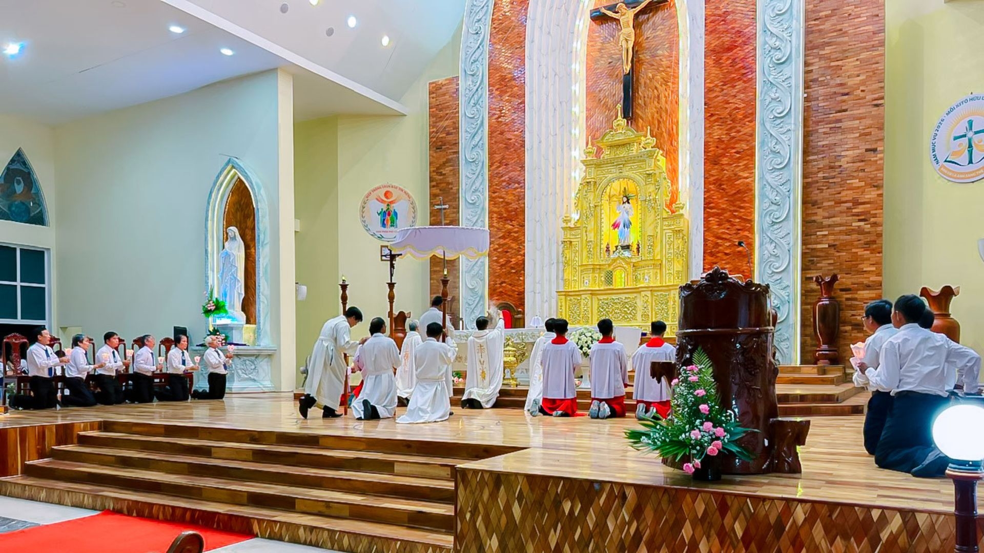 Giáo Xứ Dầu Tiếng Cử Hành Thánh Lễ Tiệc Ly – Khai Mạc Tam Nhật Thánh